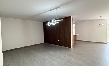 VENTA DE CASA EN FRACC CAMPESTRE CERCA DE CU CON JARDIN