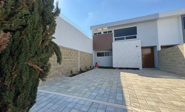VENTA DE CASA EN FRACC CAMPESTRE CERCA DE CU CON JARDIN
