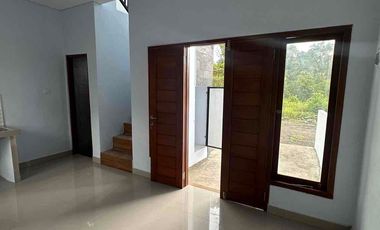 di sewakan rumah 2 lantai di tabanan kota