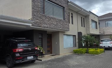 🏡✨ ¡Compra la casa de tus sueños en Challuabamba-Cuenca!