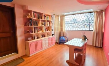 Casa independiente en venta – Sector Colegio SEK