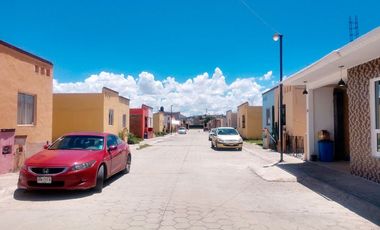 Casa en Venta de una Planta, Dentro de Privada con Acceso Controlado, en El Chacón.