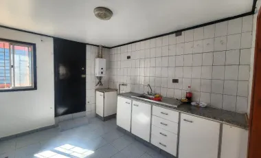 SE  VENDE CASA BELLOTO CENTRO QUILPUE. 1D, 1B, 4EST. 215 M2