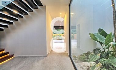 Casa en Venta en Cancun en Residencial Lagos del Sol con 4 Recámaras y Alberca