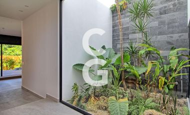 Casa en Venta en Cancun en Residencial Lagos del Sol con 4 Recámaras y Alberca