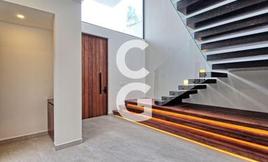 Casa en Venta en Cancun en Residencial Lagos del Sol con 4 Recámaras y Alberca