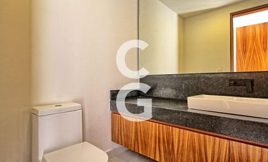 Casa en Venta en Cancun en Residencial Lagos del Sol con 4 Recámaras y Alberca