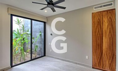 Casa en Venta en Cancun en Residencial Lagos del Sol con 4 Recámaras y Alberca