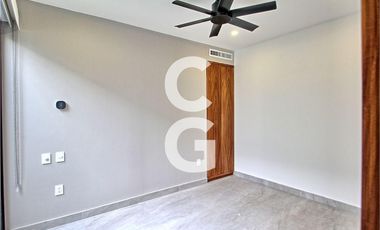 Casa en Venta en Cancun en Residencial Lagos del Sol con 4 Recámaras y Alberca