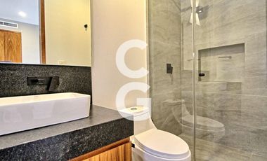 Casa en Venta en Cancun en Residencial Lagos del Sol con 4 Recámaras y Alberca