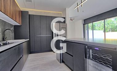 Casa en Venta en Cancun en Residencial Lagos del Sol con 4 Recámaras y Alberca