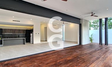 Casa en Venta en Cancun en Residencial Lagos del Sol con 4 Recámaras y Alberca