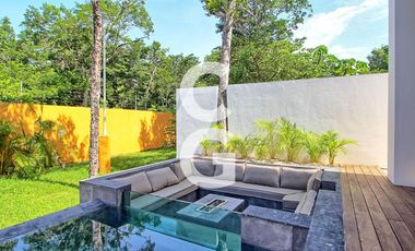 Casa en Venta en Cancun en Residencial Lagos del Sol con 4 Recámaras y Alberca