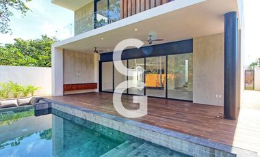 Casa en Venta en Cancun en Residencial Lagos del Sol con 4 Recámaras y Alberca