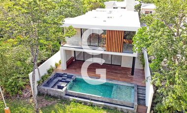 Casa en Venta en Cancun en Residencial Lagos del Sol con 4 Recámaras y Alberca