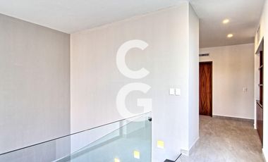 Casa en Venta en Cancun en Residencial Lagos del Sol con 4 Recámaras y Alberca