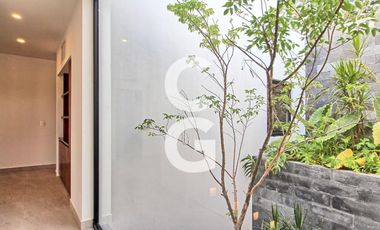 Casa en Venta en Cancun en Residencial Lagos del Sol con 4 Recámaras y Alberca