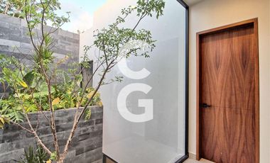 Casa en Venta en Cancun en Residencial Lagos del Sol con 4 Recámaras y Alberca