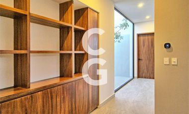 Casa en Venta en Cancun en Residencial Lagos del Sol con 4 Recámaras y Alberca