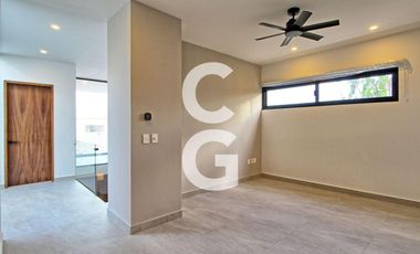 Casa en Venta en Cancun en Residencial Lagos del Sol con 4 Recámaras y Alberca