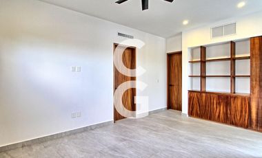 Casa en Venta en Cancun en Residencial Lagos del Sol con 4 Recámaras y Alberca