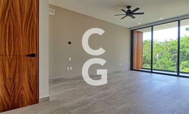 Casa en Venta en Cancun en Residencial Lagos del Sol con 4 Recámaras y Alberca