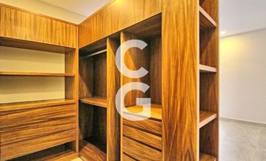 Casa en Venta en Cancun en Residencial Lagos del Sol con 4 Recámaras y Alberca