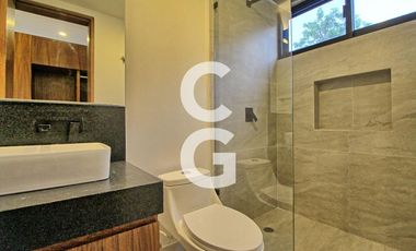 Casa en Venta en Cancun en Residencial Lagos del Sol con 4 Recámaras y Alberca