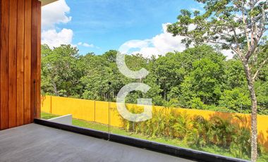 Casa en Venta en Cancun en Residencial Lagos del Sol con 4 Recámaras y Alberca