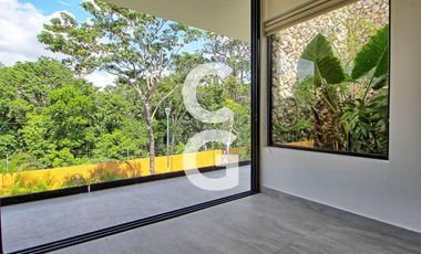 Casa en Venta en Cancun en Residencial Lagos del Sol con 4 Recámaras y Alberca