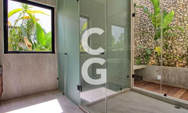 Casa en Venta en Cancun en Residencial Lagos del Sol con 4 Recámaras y Alberca