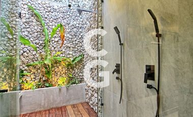 Casa en Venta en Cancun en Residencial Lagos del Sol con 4 Recámaras y Alberca