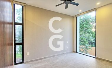 Casa en Venta en Cancun en Residencial Lagos del Sol con 4 Recámaras y Alberca