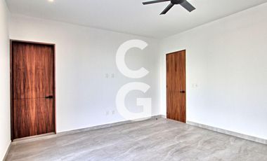 Casa en Venta en Cancun en Residencial Lagos del Sol con 4 Recámaras y Alberca