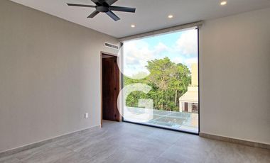 Casa en Venta en Cancun en Residencial Lagos del Sol con 4 Recámaras y Alberca