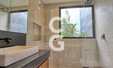 Casa en Venta en Cancun en Residencial Lagos del Sol con 4 Recámaras y Alberca