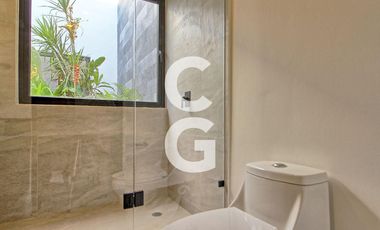 Casa en Venta en Cancun en Residencial Lagos del Sol con 4 Recámaras y Alberca