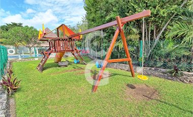 Casa en Venta en Cancun en Residencial Lagos del Sol con 4 Recámaras y Alberca