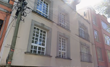 CASA EN VENTA EN LOMAS DE CHAPULTEPEC, MIGUEL HIDALGO, CDMX. REMATE BANCARIO CON EXCELENTE UBICACIÓN.