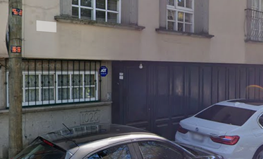 CASA EN VENTA EN LOMAS DE CHAPULTEPEC, MIGUEL HIDALGO, CDMX. REMATE BANCARIO CON EXCELENTE UBICACIÓN.