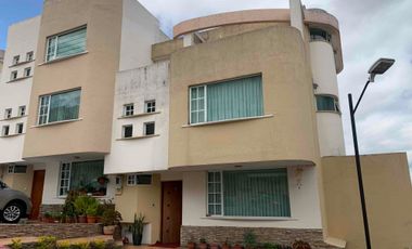 Casa de Venta en Conjunto - 4 Hab. Sector Santa Lucía Norte de Quito