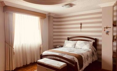 Casa de Venta en Conjunto - 4 Hab. Sector Santa Lucía Norte de Quito