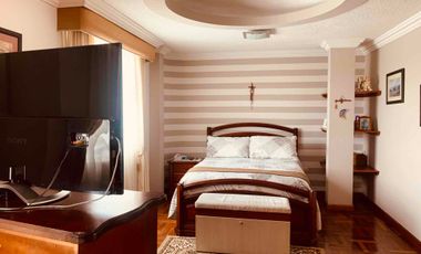 Casa de Venta en Conjunto - 4 Hab. Sector Santa Lucía Norte de Quito