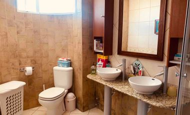 Casa de Venta en Conjunto - 4 Hab. Sector Santa Lucía Norte de Quito