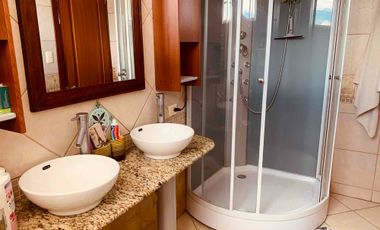 Casa de Venta en Conjunto - 4 Hab. Sector Santa Lucía Norte de Quito