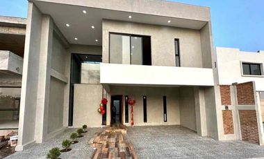 Amplia casa residencial en la riviera veracruzana dentro de exclusivo fraccionamiento