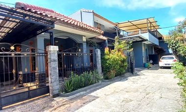 Dijual Tanah Beserta 4 Bangunan di Padalarang, Strategis Area Komplek