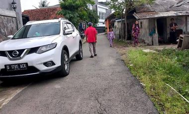 Dijual Tanah Beserta 4 Bangunan di Padalarang, Strategis Area Komplek