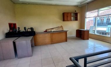 Dijual Tanah Beserta 4 Bangunan di Padalarang, Strategis Area Komplek