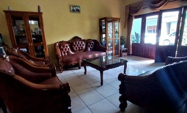 Dijual Tanah Beserta 4 Bangunan di Padalarang, Strategis Area Komplek